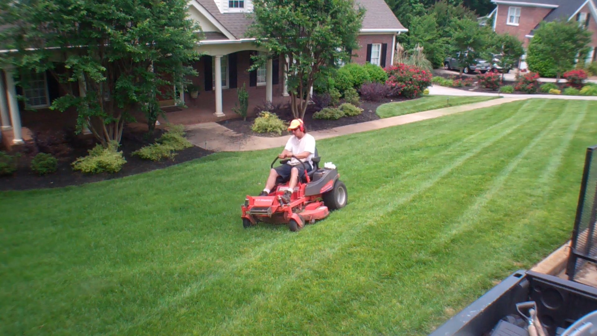 Beginner's Guide To a Lawn Care Business